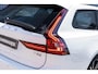 Volvo V90 2.0 T8 Plug-in Hybrid AWD Ultra Dark | PHEV | Trekhaak | Luchtvering | Bowers Wilkins | Nappaleder | Stoelventilatie | Stoelmassage | 360 Graden Camera | Panoramadak | Head-up Display | Gelamineerd Glas | Keyless Entry | Elektrische Achterklep | Elektrisch Verstelbare Voorstoelen | Apple Carplay | Android Auto