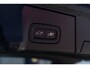 Volvo V90 2.0 T8 Plug-in Hybrid AWD Ultra Dark | PHEV | Trekhaak | Luchtvering | Bowers Wilkins | Nappaleder | Stoelventilatie | Stoelmassage | 360 Graden Camera | Panoramadak | Head-up Display | Gelamineerd Glas | Keyless Entry | Elektrische Achterklep | Elektrisch Verstelbare Voorstoelen | Apple Carplay | Android Auto
