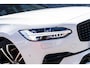 Volvo V90 2.0 T8 Plug-in Hybrid AWD Ultra Dark | PHEV | Trekhaak | Luchtvering | Bowers Wilkins | Nappaleder | Stoelventilatie | Stoelmassage | 360 Graden Camera | Panoramadak | Head-up Display | Gelamineerd Glas | Keyless Entry | Elektrische Achterklep | Elektrisch Verstelbare Voorstoelen | Apple Carplay | Android Auto