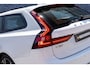 Volvo V90 2.0 T8 Plug-in Hybrid AWD Ultra Dark | PHEV | Trekhaak | Luchtvering | Bowers Wilkins | Nappaleder | Stoelventilatie | Stoelmassage | 360 Graden Camera | Panoramadak | Head-up Display | Gelamineerd Glas | Keyless Entry | Elektrische Achterklep | Elektrisch Verstelbare Voorstoelen | Apple Carplay | Android Auto