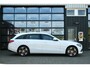 Mercedes-Benz C-klasse Estate 300 e Luxury Line | Massage | Trekhaak | Memory | 360° | Sfeer | Carplay | Dealer Onderhouden
