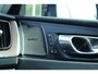 Volvo XC60 2.0 T6 Plug-in hybrid AWD Plus Dark | Head-up display | Google services | Rondomzicht camera | Panoramadak | Harman/Kardon premium audio | Semi elektrische trekhaak | Standkachel | Geheugenfunctie stoelen voorzijde