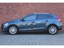 Volvo V40 Cross Country T3 Polar+ Luxury | Trekhaak | Panoramadak | Cruise Control | Navigatie | Bluetooth Telefonie & Multimedia | Verwarmbare Voorstoelen | Harman Kardon | Extra Getint Glas