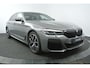BMW 5-Serie 545e xDrive M-Sport | Shadow Line | Parking Pack | Sfeerverlichting | Stoel & Stuur Verwarming |