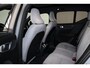 Volvo EX40 Performance Ultra 82 kWh - Panorama/schuifdak - IntelliSafe Assist & Surround - 360º Camera - Harman/Kardon audio - Verwarmde voorstoelen, stuur & achterbank - Parkeersensoren voor & achter - Elektr. bedienb. voorstoelen met geheugen links - Draadloze tel. lader - Warmtepomp - Extra getint glas - Elektr. inklapbare trekhaak - 20' LMV