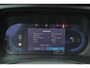 Volvo EX40 Performance Ultra 82 kWh - Panorama/schuifdak - IntelliSafe Assist & Surround - 360º Camera - Harman/Kardon audio - Verwarmde voorstoelen, stuur & achterbank - Parkeersensoren voor & achter - Elektr. bedienb. voorstoelen met geheugen links - Draadloze tel. lader - Warmtepomp - Extra getint glas - Elektr. inklapbare trekhaak - 20' LMV