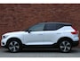 Volvo XC40 Recharge P8 AWD R-Design | Trekhaak | 360 Graden Camera | Panoramadak | Harman Kardon | Verwarmbare Voorstoelen | Apple Carplay/ Android Auto | Adaptieve Cruise Control | Google Maps Navigatie