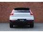 Volvo XC40 Recharge P8 AWD R-Design | Trekhaak | 360 Graden Camera | Panoramadak | Harman Kardon | Verwarmbare Voorstoelen | Apple Carplay/ Android Auto | Adaptieve Cruise Control | Google Maps Navigatie