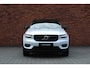 Volvo XC40 Recharge P8 AWD R-Design | Trekhaak | 360 Graden Camera | Panoramadak | Harman Kardon | Verwarmbare Voorstoelen | Apple Carplay/ Android Auto | Adaptieve Cruise Control | Google Maps Navigatie