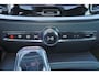 Volvo V60 T6 Recharge AWD Plus Dark - IntelliSafe Assist & Surround - 360º Camera - Harman/Kardon audio - Verwarmde voorstoelen, stuur & achterbank - Parkeersensoren voor & achter - Elektr. bedienb. voorstoelen met geheugen - Inklapbare trekhaak - 18' LMV