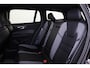 Volvo V60 T6 Recharge AWD Plus Dark - IntelliSafe Assist & Surround - 360º Camera - Harman/Kardon audio - Verwarmde voorstoelen, stuur & achterbank - Parkeersensoren voor & achter - Elektr. bedienb. voorstoelen met geheugen - Inklapbare trekhaak - 18' LMV