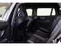 Volvo V60 T6 Recharge AWD Plus Dark - IntelliSafe Assist & Surround - 360º Camera - Harman/Kardon audio - Verwarmde voorstoelen, stuur & achterbank - Parkeersensoren voor & achter - Elektr. bedienb. voorstoelen met geheugen - Inklapbare trekhaak - 18' LMV