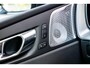 Volvo XC60 2.0 T8 Plug-in hybrid AWD Ultra Dark Exec. Ed. | Luchtvering | 22 Inch | Bowers & Wilkins Audio | Stoelverwarming + Ventilatie + Massage | Head Up | 360 Camera | Getint Glas | Schuif -/ Kanteldak |