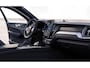 Volvo XC60 2.0 T8 Plug-in hybrid AWD Ultra Dark Exec. Ed. | Luchtvering | 22 Inch | Bowers & Wilkins Audio | Stoelverwarming + Ventilatie + Massage | Head Up | 360 Camera | Getint Glas | Schuif -/ Kanteldak |
