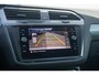 Volkswagen Tiguan 1.5 TSI R-line Pano | memory stoelen | Trekhaak elektrisch | Stoelverwarming | head up display | Camera | Adaptive cruise | CarP