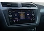 Volkswagen Tiguan 1.5 TSI R-line Pano | memory stoelen | Trekhaak elektrisch | Stoelverwarming | head up display | Camera | Adaptive cruise | CarP