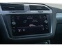 Volkswagen Tiguan 1.5 TSI R-line Pano | memory stoelen | Trekhaak elektrisch | Stoelverwarming | head up display | Camera | Adaptive cruise | CarP