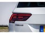 Volkswagen Tiguan 1.5 TSI R-line Pano | memory stoelen | Trekhaak elektrisch | Stoelverwarming | head up display | Camera | Adaptive cruise | CarP