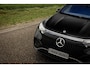Mercedes-Benz EQS SUV 450 4MATIC 108 kWh AMG Line | Nieuwprijs € 150.752 | Premium Plus Pakket | Panoramaschuifdak | Akoestiekcomfortpakket | Massagestoelen | Trekhaak | Softclose | Verwarmde Voorruit |
