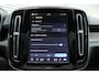 Volvo EC40 Twin Motor Ultra Black Edition Europa 82 kWh | Visual Park Assist met 360° Camera | Harman/Kardon | Vast Panoramadak | Elektrisch Verstelbare Voorstoelen Met Geheugen | Connect Microtech/Nubuck Bekleding | BLIS | Adaptive Cruise Control | Stoelverwarming Voor- en Achter | Stuurverwarming | Pilot Assist | Elektrische Achterklep Met Sensorsturing | Keyless |