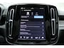 Volvo EC40 Twin Motor Ultra Black Edition Europa 82 kWh | Visual Park Assist met 360° Camera | Harman/Kardon | Vast Panoramadak | Elektrisch Verstelbare Voorstoelen Met Geheugen | Connect Microtech/Nubuck Bekleding | BLIS | Adaptive Cruise Control | Stoelverwarming Voor- en Achter | Stuurverwarming | Pilot Assist | Elektrische Achterklep Met Sensorsturing | Keyless |