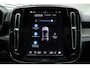Volvo EC40 Twin Motor Ultra Black Edition Europa 82 kWh | Visual Park Assist met 360° Camera | Harman/Kardon | Vast Panoramadak | Elektrisch Verstelbare Voorstoelen Met Geheugen | Connect Microtech/Nubuck Bekleding | BLIS | Adaptive Cruise Control | Stoelverwarming Voor- en Achter | Stuurverwarming | Pilot Assist | Elektrische Achterklep Met Sensorsturing | Keyless |
