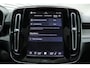 Volvo EC40 Twin Motor Ultra Black Edition Europa 82 kWh | Visual Park Assist met 360° Camera | Harman/Kardon | Vast Panoramadak | Elektrisch Verstelbare Voorstoelen Met Geheugen | Connect Microtech/Nubuck Bekleding | BLIS | Adaptive Cruise Control | Stoelverwarming Voor- en Achter | Stuurverwarming | Pilot Assist | Elektrische Achterklep Met Sensorsturing | Keyless |