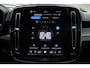 Volvo EC40 Twin Motor Ultra Black Edition Europa 82 kWh | Visual Park Assist met 360° Camera | Harman/Kardon | Vast Panoramadak | Elektrisch Verstelbare Voorstoelen Met Geheugen | Connect Microtech/Nubuck Bekleding | BLIS | Adaptive Cruise Control | Stoelverwarming Voor- en Achter | Stuurverwarming | Pilot Assist | Elektrische Achterklep Met Sensorsturing | Keyless |