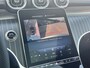 Mercedes-Benz GLC 300e 4MATIC Sport Edition | Amg Line | Nappa Leder Bruin | Premium Pakket | Night Pakket | Winter Pakket | Trekhaak | Panoramadak | Burmester 3D Surround | 360° Camera | Augmented Reality voor Navigatie | DISTRONIC Afstandsassistent | Dodehoekassistent | Verkeersbordenassistent | DIGITAL LIGHT | Elektrisch Verstelbare Stoelen + Memory | Stoelverwarming | Stuurverwarming | Sfeerverlichting | Apple CarPlay | Android Auto | Sierdelen Openporig Hout Aluminiumlines | Elektrische Achterklep | Elektrisch Inklapbare Buitenspiegels | Parkeersensoren