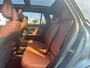 Mercedes-Benz GLC 300e 4MATIC Sport Edition | Amg Line | Nappa Leder Bruin | Premium Pakket | Night Pakket | Winter Pakket | Trekhaak | Panoramadak | Burmester 3D Surround | 360° Camera | Augmented Reality voor Navigatie | DISTRONIC Afstandsassistent | Dodehoekassistent | Verkeersbordenassistent | DIGITAL LIGHT | Elektrisch Verstelbare Stoelen + Memory | Stoelverwarming | Stuurverwarming | Sfeerverlichting | Apple CarPlay | Android Auto | Sierdelen Openporig Hout Aluminiumlines | Elektrische Achterklep | Elektrisch Inklapbare Buitenspiegels | Parkeersensoren