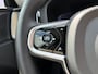 Volvo XC60 2.0 T6 Plug-in hybrid AWD Plus Dark | SOH:100% | PHEV | Trekhaak | Panoramadak | Head-up Display | 360 Graden Camera | Harman Kardon Audio | Keyless Entry | Elektrische Achterklep | Navigatie Google Maps | Elektrisch Verstelbare Voorstoelen | Cruise Control Adaptief | BLIS