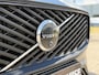 Volvo XC60 2.0 T6 Plug-in hybrid AWD Plus Dark | SOH:100% | PHEV | Trekhaak | Panoramadak | Head-up Display | 360 Graden Camera | Harman Kardon Audio | Keyless Entry | Elektrische Achterklep | Navigatie Google Maps | Elektrisch Verstelbare Voorstoelen | Cruise Control Adaptief | BLIS