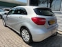 Mercedes-Benz A-klasse 180 Ambition -5DRS.-TREKHAAK-BI XENON-CRUISECONTROL-PDC V+A-HALF LEDER-ZWARTE HEMEL-ORIGINEEL NEDERLANDS!