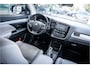Mitsubishi Outlander 2.0 PHEV instyle ** Schuifdak ** Side-bars ** Trekhaak ** Chroom spiegels ** Rockford Fosgate Audio ** NAP!!