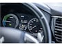 Mitsubishi Outlander 2.0 PHEV instyle ** Schuifdak ** Side-bars ** Trekhaak ** Chroom spiegels ** Rockford Fosgate Audio ** NAP!!