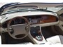 Jaguar XK8 4.0 V8 Convertible Wij zijn op afspraak geopend! Graag bellen voor uw komst.