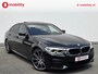 BMW 5-Serie 520i High Executive M-Sport Schuif/Kanteldak Head-Up LED | Achteruitrijcamera | Hifi | DAB Audio | Apple CarPlay | NL Auto!