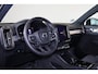 Volvo XC40 B3 Plus Black Edition - IntelliSafe Assist & Surround - 360º Camera - Harman/Kardon audio - Verwarmde voorstoelen & stuur - Parkeersensoren voor & achter - Elektr. bedienb. voorstoelen met geheugen links - Draadloze tel. lader - Standkachel - Extra getint glas - 20' LMV