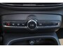 Volvo XC40 B3 Plus Black Edition - IntelliSafe Assist & Surround - 360º Camera - Harman/Kardon audio - Verwarmde voorstoelen & stuur - Parkeersensoren voor & achter - Elektr. bedienb. voorstoelen met geheugen links - Draadloze tel. lader - Standkachel - Extra getint glas - 20' LMV