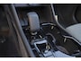Volvo XC40 B3 Plus Black Edition - IntelliSafe Assist & Surround - 360º Camera - Harman/Kardon audio - Verwarmde voorstoelen & stuur - Parkeersensoren voor & achter - Elektr. bedienb. voorstoelen met geheugen links - Draadloze tel. lader - Standkachel - Extra getint glas - 20' LMV