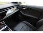 Audi RS Q8 4.0 TFSI Q8 quattro 600pk | Panorama dak | Keramische remschijven | Alcantara hemel | Luchtvering | Bang & Olufsen premium audio | Elektrisch wegklapbare trekhaak | Stoelverwarming/ventilatie | Stuurverwarming | Achterbank verwarmd | Elektrisch verstelbare stoelen met memory | Massage stoelen | Night Vision | 360* Camera | Alcantara stuur | Keyless entry/start | Soft close | Stuurverwarming |