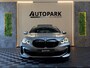 BMW 1-Serie 118i High Executive M-SPORT|PANO|HARMAN KARDON|KEYLESS|FABRIEKSGARANTIE|CARPLAY|CAMERA|AMBIENT|DEALER ONDERHOUDEN|VOL!