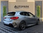 BMW 1-Serie 118i High Executive M-SPORT|PANO|HARMAN KARDON|KEYLESS|FABRIEKSGARANTIE|CARPLAY|CAMERA|AMBIENT|DEALER ONDERHOUDEN|VOL!