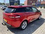 Renault Clio Estate 0.9 TCe Limited Trekhaak Navigatie Parkeersensoren Cruise Control Airco Lichtmetalen Velgen NL Auto APK 06/2027 All Season Banden