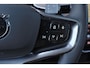 Volvo EX90 Performance Ultra 7p. 111 kWh - Luchtvering - Panoramadak - IntelliSafe Assist & Surround - 360º Camera - Bose Audio - Verwarmde voorstoelen, stuur & achterbank - Parkeersensoren voor & achter - Head up display - Draadloze tel. lader - Extra getint glas - Inklapbare trekhaak - 22' LMV