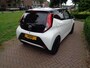 Toyota Aygo 1.0 VVT-i 72pk 5D x-clusiv Edition Blackwheels bij Toyota specialist.
