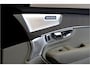 Volvo XC90 2.0 T8 AWD 335kW/456pk Aut8 Recharge Ultra Bright 7P LUCHTVERING + BOWERS&WILKINS + EL. TREKHAAK + ADAPT.CRUISE + PANORAMADAK + HEAD-UP + STOEL-&STUURVERWARMING + LEDEREN DASHBOARD + 360 CAMERA + STOELVENTILATIE + ACHTERBANKVERWARMING + 21" LM-VELGEN!!