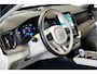 Volvo XC90 2.0 T8 AWD 335kW/456pk Aut8 Recharge Ultra Bright 7P LUCHTVERING + BOWERS&WILKINS + EL. TREKHAAK + ADAPT.CRUISE + PANORAMADAK + HEAD-UP + STOEL-&STUURVERWARMING + LEDEREN DASHBOARD + 360 CAMERA + STOELVENTILATIE + ACHTERBANKVERWARMING + 21" LM-VELGEN!!