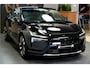 Polestar 4 Long Range Single motor 100 kWh Plus/Pro/Pilot PANORAMADAK + MIST TAILORED KNIT + WARMTEPOMP + AUTOPILOT + 360 CAMERA + PIXEL LED + HARMAN/KARDON + STOEL-&STUURVERWARMING + 22KW LADER + HEAD-UP + PILOT ASSIST + PARKSENSOREN + 21" LM-VELGEN!!