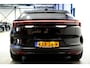 Polestar 4 Long Range Single motor 100 kWh Plus/Pro/Pilot PANORAMADAK + MIST TAILORED KNIT + WARMTEPOMP + AUTOPILOT + 360 CAMERA + PIXEL LED + HARMAN/KARDON + STOEL-&STUURVERWARMING + 22KW LADER + HEAD-UP + PILOT ASSIST + PARKSENSOREN + 21" LM-VELGEN!!